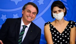 Em entrevista a Sikêra Jr, Michelle Bolsonaro afirma que o marido é “imbrochável” e “incomível”