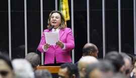Tereza Nelma apoia que plenário tenha o nome de Ceci Cunha