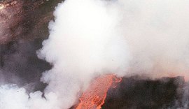 Nove dias após erupção, lava de vulcão Cumbre Vieja chega ao oceano