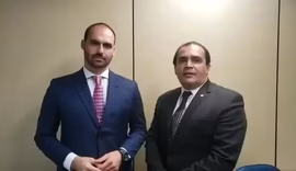 Relator de processo contra Eduardo é antigo aliado dos Bolsonaro e já se referiu ao deputado como 'amigo'; veja vídeo