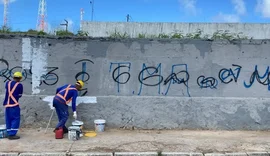 Antigo ponto de lixo no Jacintinho é alvo de pichação um dia após revitalização
