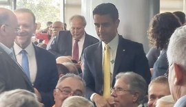 JHC prestigia posse de Gleisi Hoffmann e intensifica aproximação com governo Lula