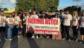 Família e amigos pedem justiça durante enterro de mulher que morreu em clínica de reabilitação em Marechal