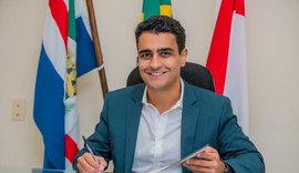 JHC começa reforma administrativa com exoneração de ex-prefeito