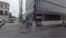Homem leva choque elétrico em estacionamento na Rua General Hermes