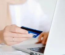 Quase 60% dos brasileiros usam IA para comparar preços em compras online