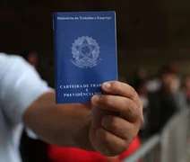 Desemprego cai a 6,2% no tri até maio e Brasil tem recorde de emprego com carteira