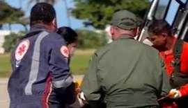 Motorista sofre múltiplas fraturas e é resgatado por helicóptero após tombar carreta em Viçosa