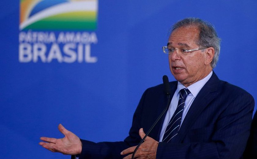 Paulo Guedes diz que barulho político desacelera o crescimento econômico