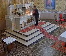 Homem detona explosivo no altar de igreja histórica