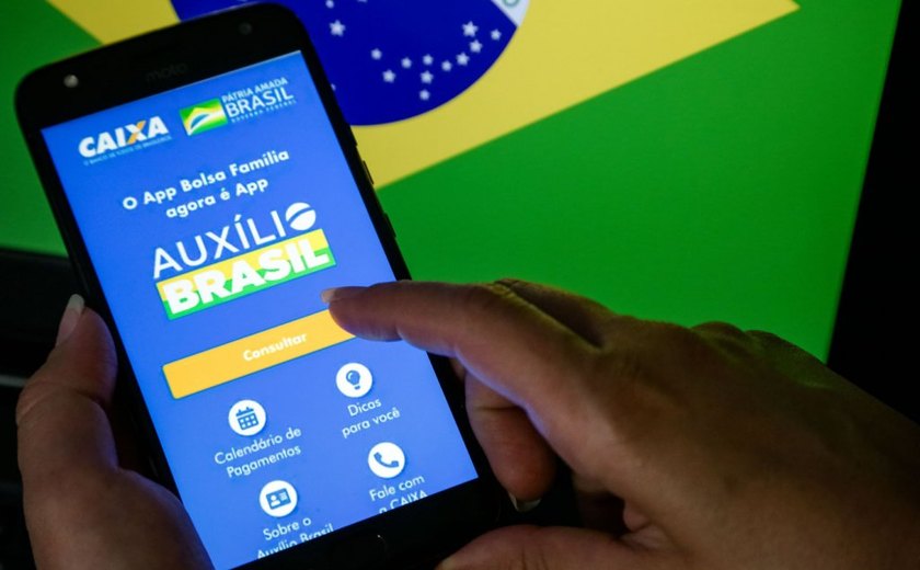 Auxílio Brasil: Entenda quem tem direito ao novo benefício do Governo