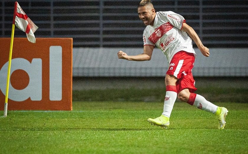 Meia Diego Torres, do CRB, demonstra interesse na renovação com o clube