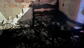 Incêndio destrói residência no conjunto José Aprígio Vilela, em Maceió