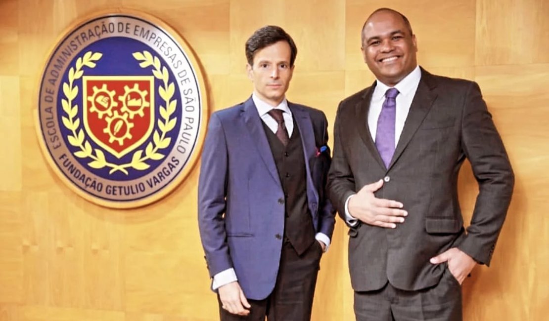 Jornalista João Costa participa de masterclass ministrada pelo Dr. Victor Lugli na Fundação Getúlio Vargas, em São Paulo