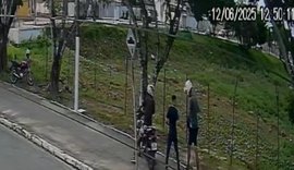 Vídeo: Câmeras de segurança flagram momento em que jovem é assaltado no Graciliano Ramos