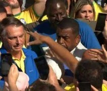 Bolsonaro chega a ato na Paulista ao lado de governadores e parlamentares