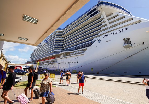 Turistas de transatlântico são recepcionados com mais uma ação do Programa Saúde no Porto