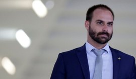 Parlamentares pedem saída de Eduardo Bolsonaro de Comissão