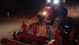 Funcionário é resgatado após ficar ilhado em casa de bomba devido às fortes chuvas