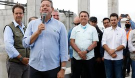 Durante evento com presença de Bolsonaro, Lira promete um botijão de gás por mês a beneficiários