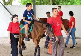 Mães atípicas denunciam paralisação da equoterapia em Alagoas