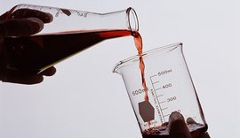 Jovem se queima gravemente após experimento de química em escola explodir
