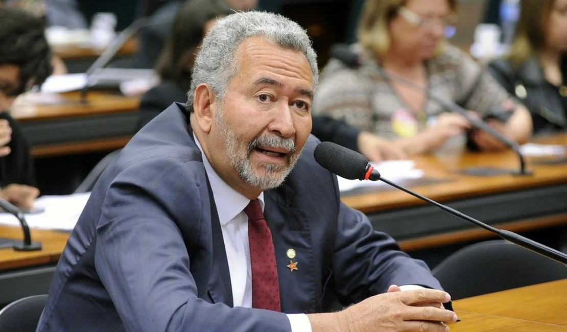 Em manobra do comando local, PT lança deputado Paulão candidato a ficar sem mandato