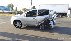 Motorista bêbado bate em carro parado na rodovia AL-220, em Arapiraca