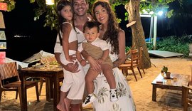Ex-BBB Arthur Aguiar curte Maragogi ao lado da família: 'Já quero voltar'