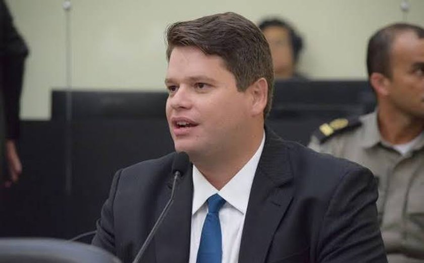 Davi Davino Filho solicita presença de fisioterapeutas nas maternidades