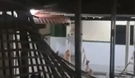 Vídeo: Telhado de escola desaba após fortes chuvas em Arapiraca