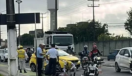 Ciclista é atingido por ônibus no Benedito Bentes, parte alta de Maceió