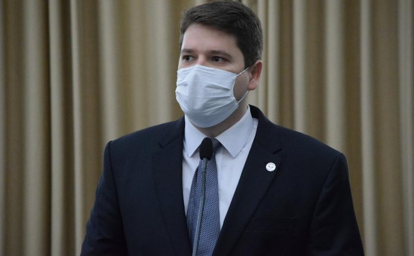 Davi Filho manda indireta para JHC em discurso