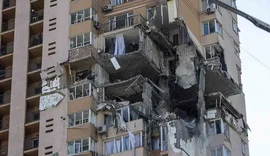 Vídeos: míssil atinge prédio residencial em Kiev, capital da Ucrânia