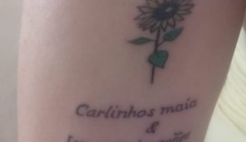 Fã homenageia Carlinhos Maia e Lucas Guimarães fazendo tatuagem com seus nomes