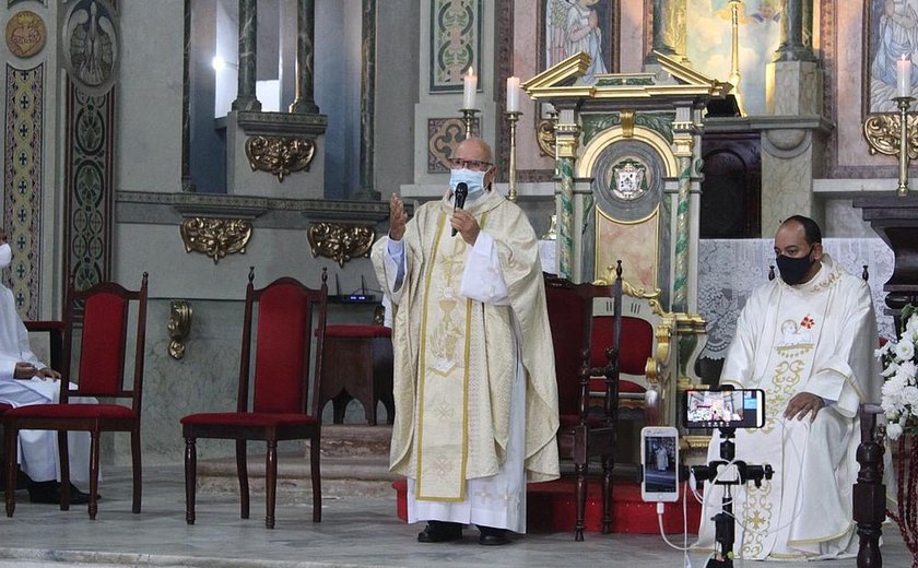 Fieis celebram Corpus Christi na Arquidiocese de Maceió