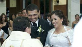 Padre é afastado após admitir sexo com noivo de casamento feito por ele; ouça o áudio