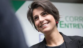 Mesmo aparecendo em segundo lugar em pesquisas, Manuela D’Ávila desiste de candidatura ao Senado
