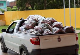 COOPAQ doa alimentos para famílias desalojadas de Matriz de Camaragibe