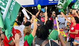 Seduc inicia corte de ponto de professores em greve nesta sexta
