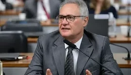 Na mesma BR que Lira “evitou” JHC, Renan faz gesto para os Caldas