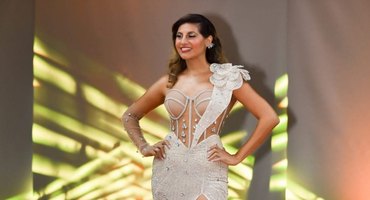 Estilista se destaca ao fazer o seu próprio vestido para desfilar na Miss Santa Catarina