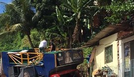 Trio elétrico perde freio e colide em residência durante carreata