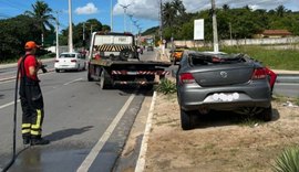 Homem com sinais de embriaguez sofre capotamento na Av. Rota do Mar em Maceió