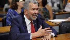 Deputado Paulão apresenta notícia crime contra Bolsonaro no STF