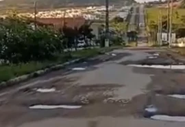 'Zona de guerra': moradores reclamam das condições da Av. Pedro Tertuliano, em Arapiraca