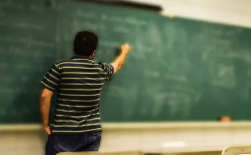 Veja “tabela” de 20 e 30 horas da Educação: “aumento pode passar de 100%”
