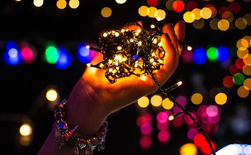 Confira como economizar energia elétrica na decoração natalina