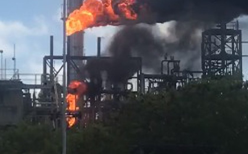 Incêndio atinge fábrica da Braskem na região metropolitana de Maceió; veja imagens