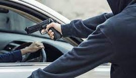 Refém de sequestro salta de carro em movimento em Maceió